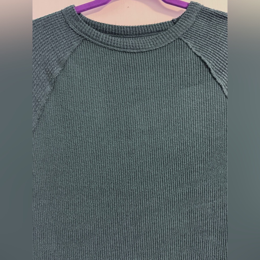 SO - Cozy Dark Green Ribbed Long-Sleeved Top (EUC) - Picture 4 of 6